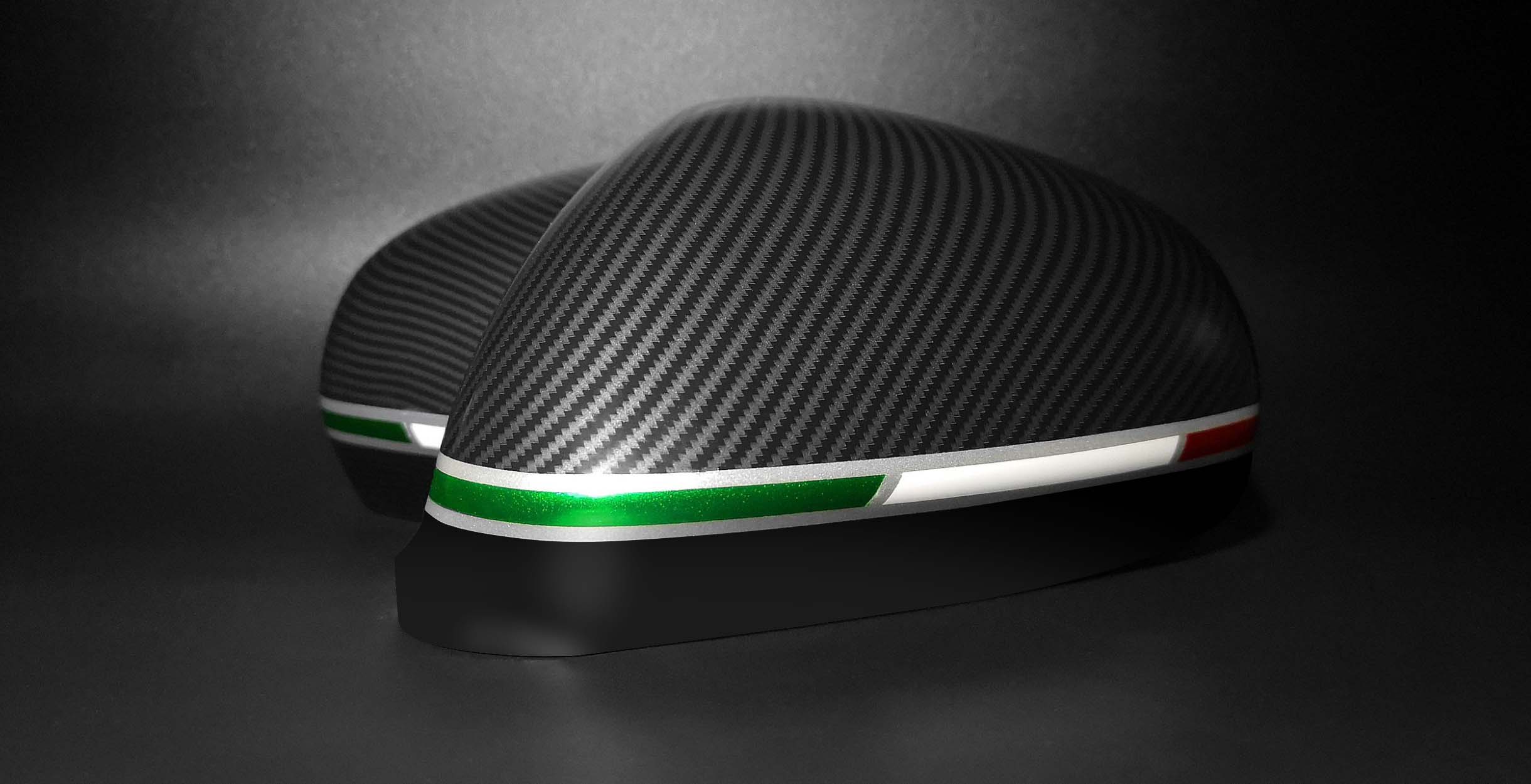 Alfa romeo caps carbon look flag (2) Close-up of tricolore on Alfa mirror cover