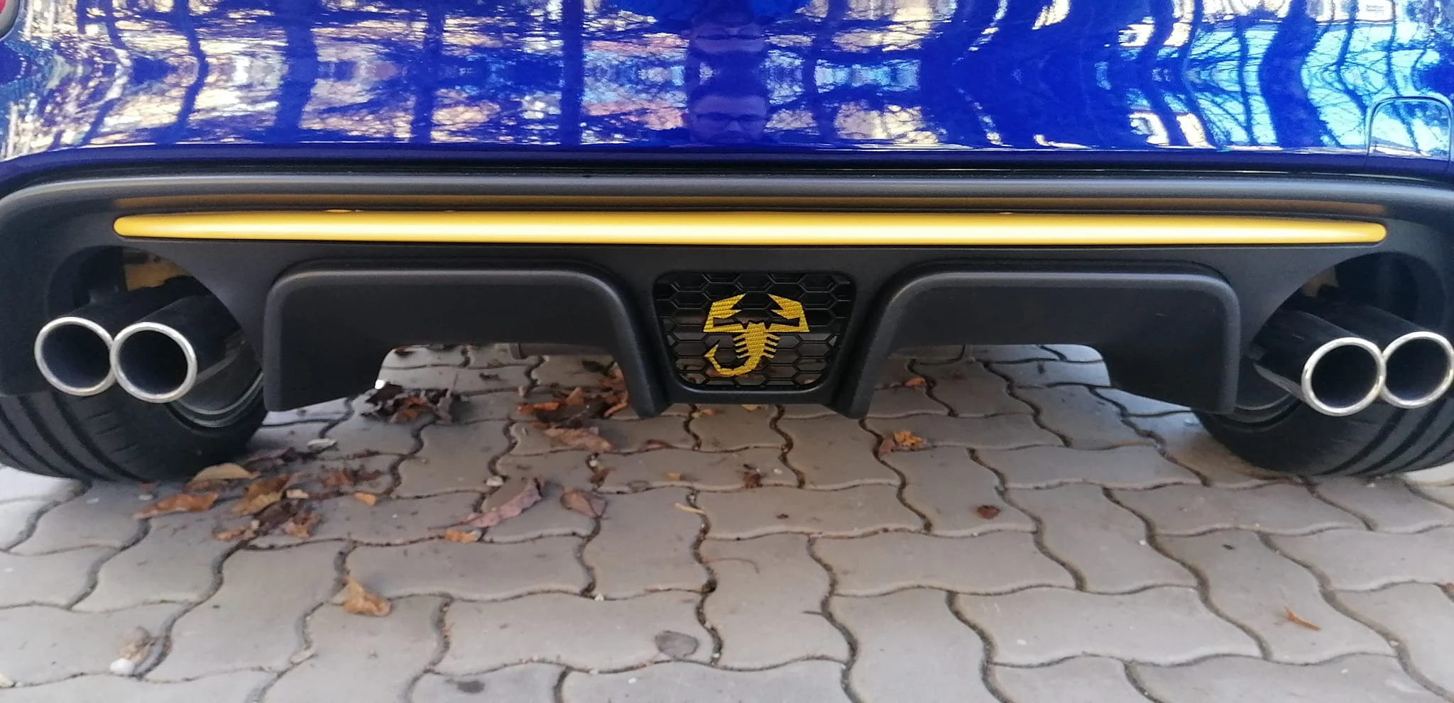 yellow carbon abarth rear diffuser scorpion badge yellow carbon abarth rear diffuser scorpion badge