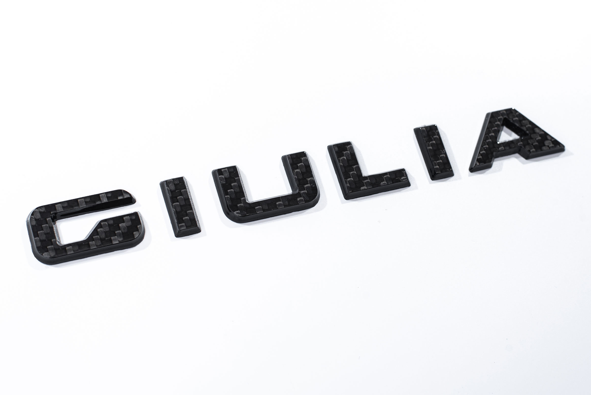 giulia carbon emblem